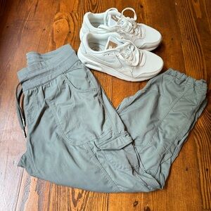 The North Face Women’s Cropped Joggers